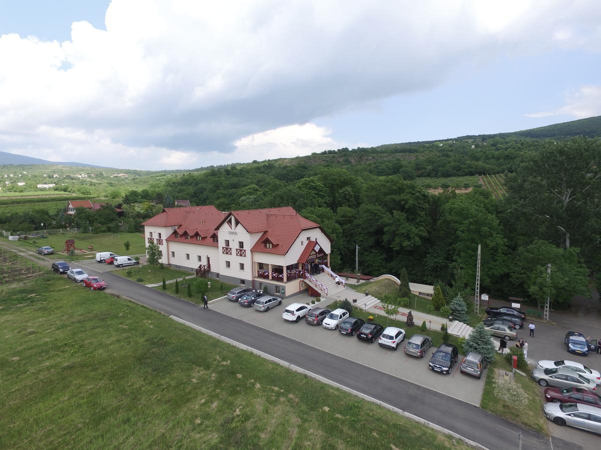 Borhotel Sziluett Farkasmaly Gyöngyös Zewnętrze zdjęcie